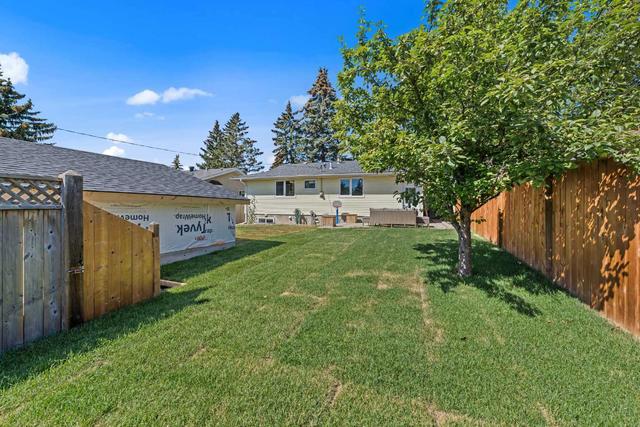 143 Silver Springs Drive Nw, House detached with 5 bedrooms, 2 bathrooms and 2 parking in Calgary AB | Image 3