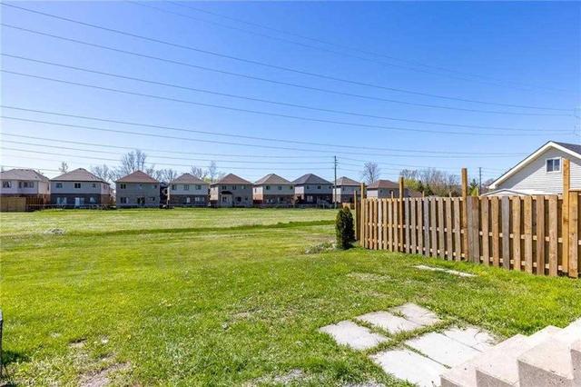6588 Kuhn Cres, House semidetached with 3 bedrooms, 2 bathrooms and 1 parking in Niagara Falls ON | Image 17
