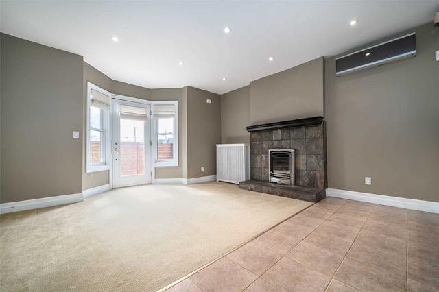 upper - 253 Bedford Rd, House detached with 3 bedrooms, 2 bathrooms and 1 parking in Toronto ON | Image 2
