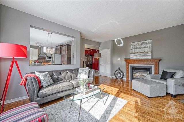 867 Como Crescent, House detached with 4 bedrooms, 3 bathrooms and 6 parking in Ottawa ON | Image 14