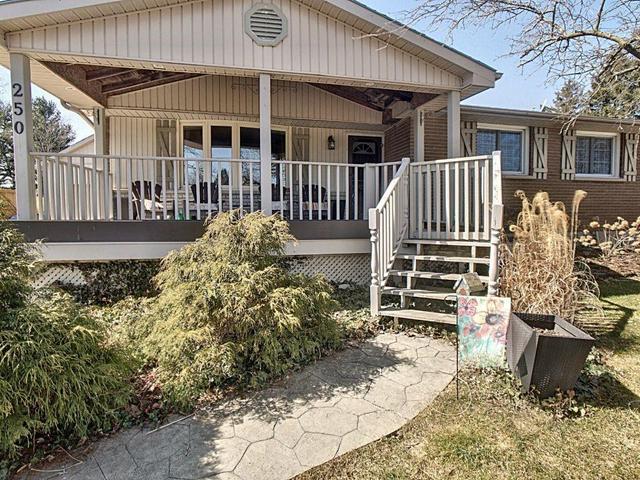 250 Dufferin Street, House detached with 3 bedrooms, 2 bathrooms and 7 parking in Central Elgin ON | Image 1