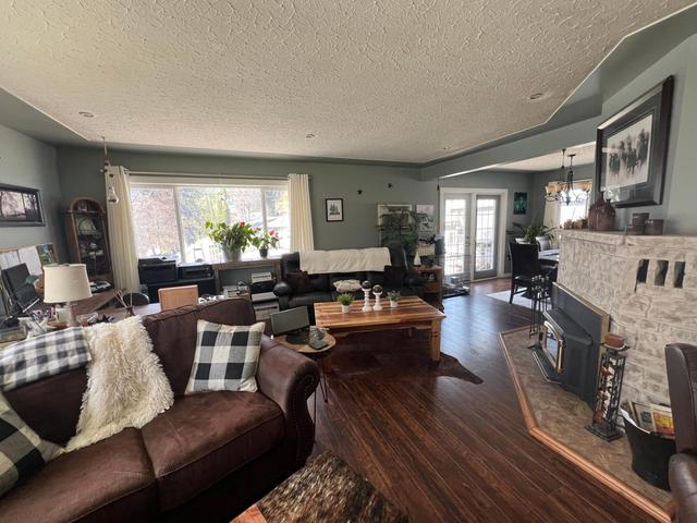 3583 Broadwater Rd, House detached with 3 bedrooms, 3 bathrooms and null parking in Central Kootenay J BC | Image 44
