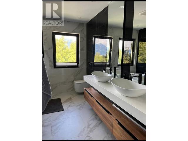 33 - 3385 Mamquam Road, House detached with 5 bedrooms, 6 bathrooms and 5 parking in Squamish BC | Image 23