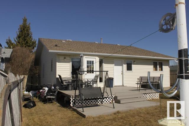 4319 54 Av, House detached with 3 bedrooms, 2 bathrooms and 4 parking in Tofield AB | Image 2