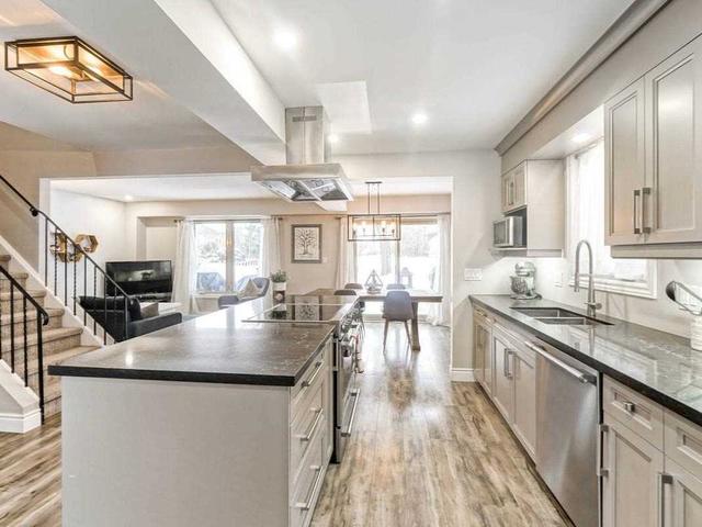 7189 Joliette Cres, House semidetached with 3 bedrooms, 2 bathrooms and 5 parking in Mississauga ON | Image 1