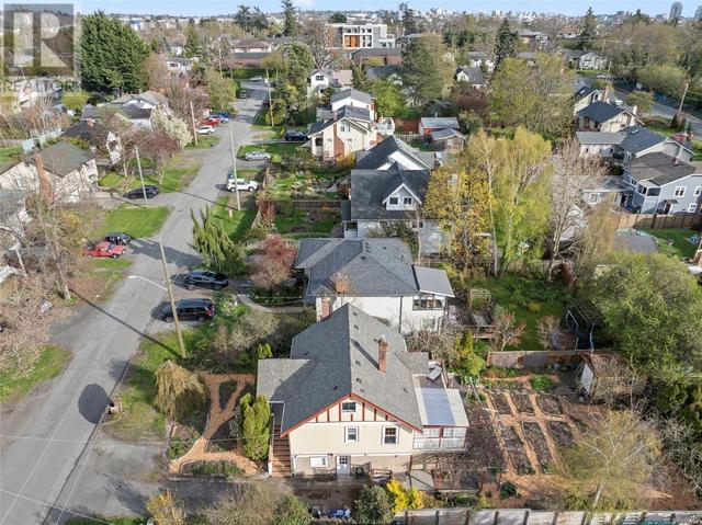 55 Logan Ave, House detached with 4 bedrooms, 3 bathrooms and 3 parking in Saanich BC | Image 3