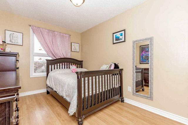 53 Foster Cres N, Townhouse with 3 bedrooms, 2 bathrooms and 2 parking in Brampton ON | Image 10