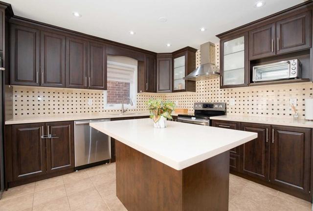 14 Poncelet Rd, House detached with 4 bedrooms, 5 bathrooms and 2 parking in Brampton ON | Image 5