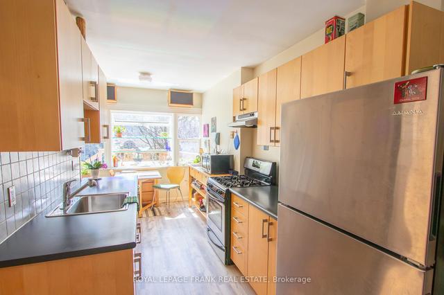 143 Eastwood Rd, House detached with 3 bedrooms, 2 bathrooms and 1 parking in Toronto ON | Image 8