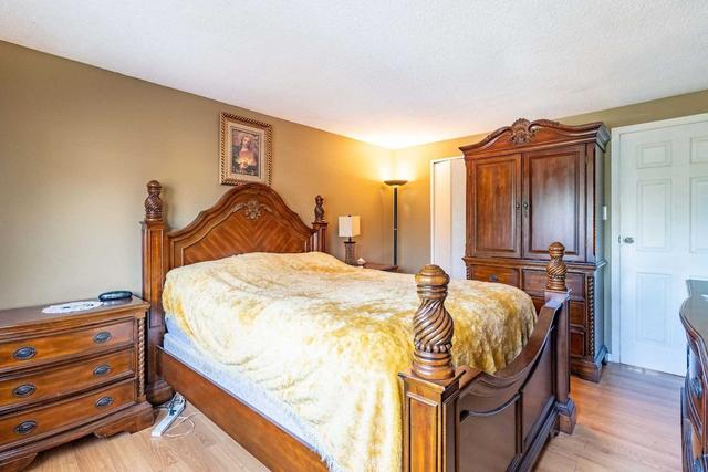 3420 Martins Pine Cres, House semidetached with 3 bedrooms, 2 bathrooms and 2 parking in Mississauga ON | Image 6