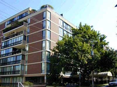 404 - 70 Montclair Ave, Condo with 1 bedrooms, 2 bathrooms and 1 parking in Toronto ON | Image 1