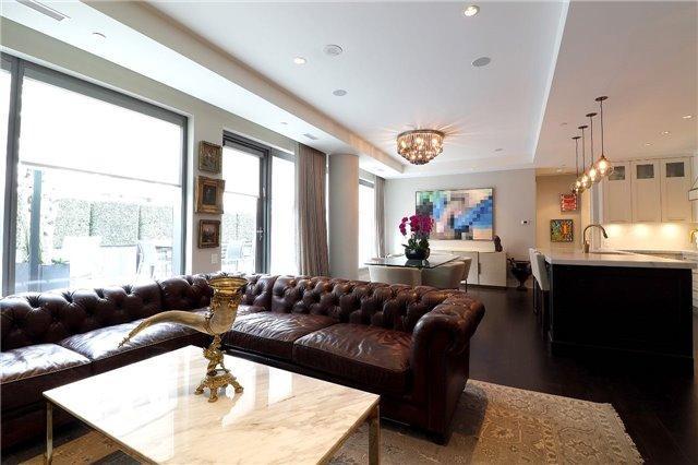 1002 - 77 Charles St W, Condo with 2 bedrooms, 2 bathrooms and 3 parking in Toronto ON | Image 11
