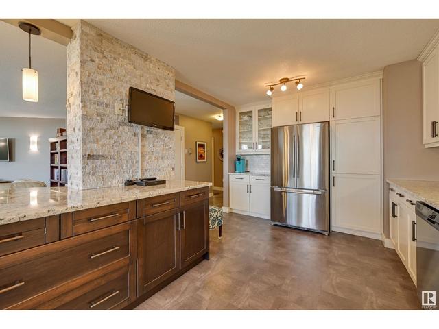1104 - 11710 100 Av Nw, Condo with 2 bedrooms, 1 bathrooms and 1 parking in Edmonton AB | Image 16