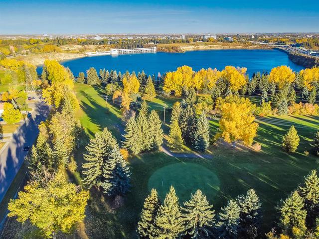 2139 51 Avenue Sw, House detached with 5 bedrooms, 2 bathrooms and 2 parking in Calgary AB | Image 17