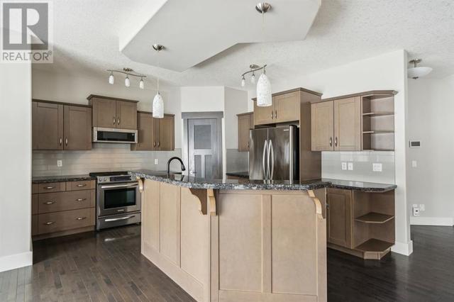 226 Crystal Green Place, House detached with 3 bedrooms, 2 bathrooms and 4 parking in Okotoks AB | Image 12