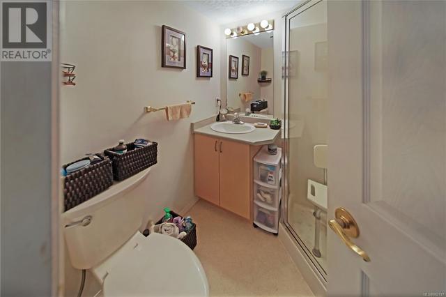 Second bathroom | Image 11