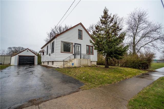 6696 Bellevue Street, House detached with 3 bedrooms, 3 bathrooms and 5 parking in Niagara Falls ON | Image 3