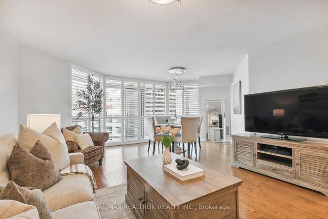 1107 - 300 Bloor St E, Condo with 2 bedrooms, 2 bathrooms and 1 parking in Toronto ON | Image 4
