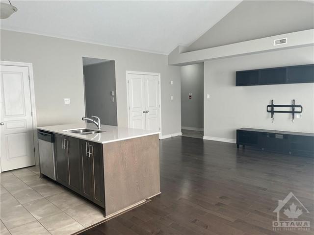 h - 1011 Beryl Private, Condo with 2 bedrooms, 2 bathrooms and 1 parking in Ottawa ON | Image 5
