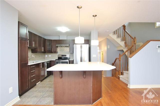 341 Glenbrae Avenue, Townhouse with 3 bedrooms, 3 bathrooms and 3 parking in Ottawa ON | Image 4