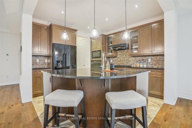 298 Sixteen Mile Dr, House detached with 3 bedrooms, 4 bathrooms and 3 parking in Oakville ON | Image 3