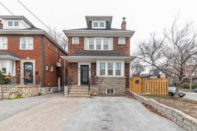136 Lawrence Ave E, House detached with 4 bedrooms, 4 bathrooms and 5 parking in Toronto ON | Image 1
