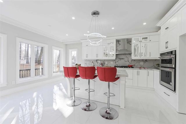 87 Oakridge Dr, House detached with 4 bedrooms, 6 bathrooms and 8 parking in Toronto ON | Image 2
