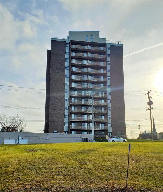 203 - 10 Derby Lane, Condo with 1 bedrooms, 1 bathrooms and 1 parking in Sarnia ON | Image 1