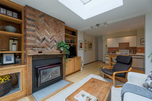 146 Aldwych Ave, House detached with 2 bedrooms, 2 bathrooms and 2 parking in Toronto ON | Image 5