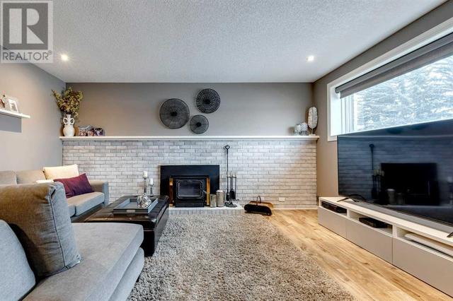 252 Cantrell Drive Sw, House detached with 4 bedrooms, 2 bathrooms and 4 parking in Calgary AB | Image 18