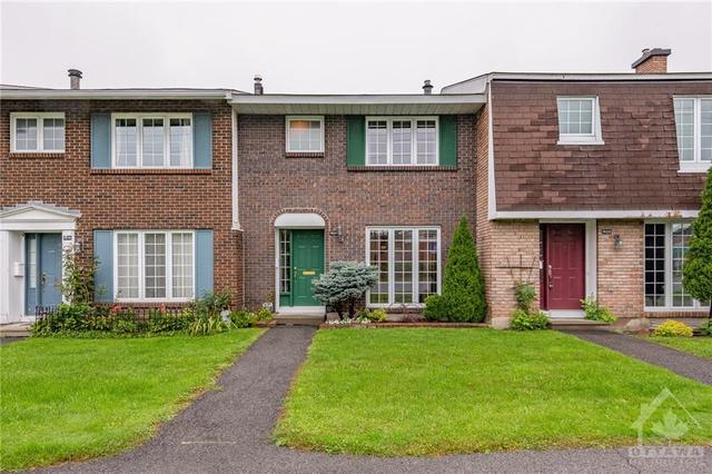 1521 Fisher Avenue, Townhouse with 3 bedrooms, 3 bathrooms and 1 parking in Ottawa ON | Card Image