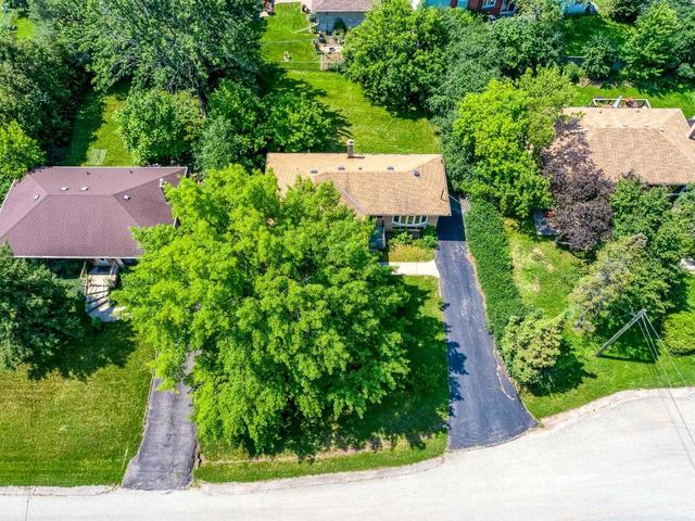 558 Trudale Crt, House detached with 3 bedrooms, 1 bathrooms and 4 parking in Oakville ON | Image 1