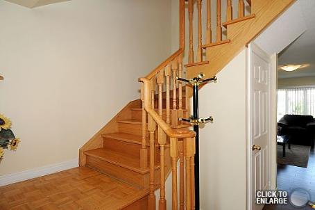 8 Topaz Crt, House detached with 3 bedrooms, 3 bathrooms and 3 parking in Vaughan ON | Image 6
