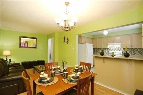 34 Brisbane Crt, Townhouse with 3 bedrooms, 3 bathrooms and 1 parking in Brampton ON | Image 6
