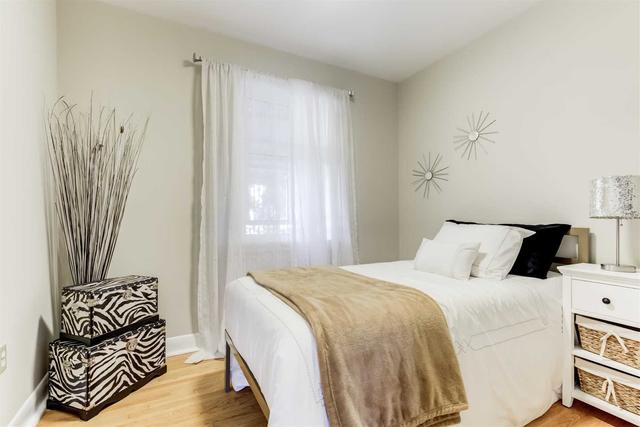 349 Horsham Ave, House detached with 3 bedrooms, 2 bathrooms and 3 parking in Toronto ON | Image 2