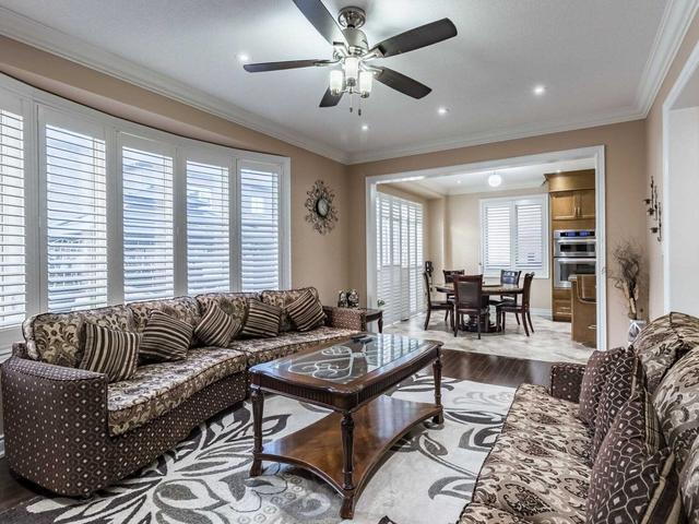 8 Orangeblossom Tr, House detached with 4 bedrooms, 6 bathrooms and 6 parking in Brampton ON | Image 9