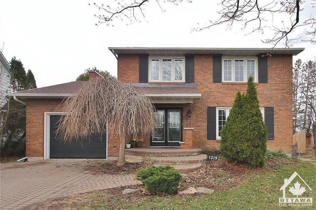 1319 Fernwood Drive, House detached with 6 bedrooms, 4 bathrooms and 5 parking in Ottawa ON | Image 1