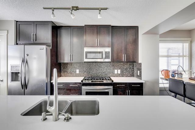 35 Aspen Hills Green Sw, Home with 2 bedrooms, 2 bathrooms and 2 parking in Calgary AB | Image 9