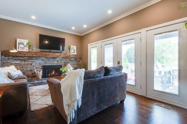 31 Robinglade Ave, House detached with 4 bedrooms, 4 bathrooms and 12 parking in Kawartha Lakes ON | Image 2