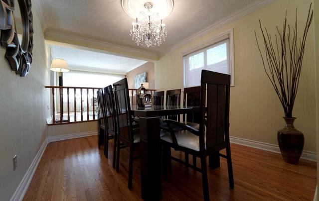 6 Ellenhall Sq, House detached with 4 bedrooms, 4 bathrooms and 4 parking in Toronto ON | Image 3