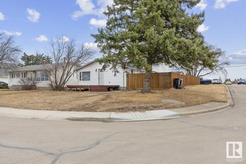 5301 56 St, House detached with 4 bedrooms, 2 bathrooms and null parking in Cold Lake AB | Card Image