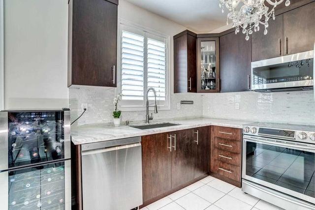 33 Lesabre Cres, House semidetached with 3 bedrooms, 3 bathrooms and 4 parking in Brampton ON | Image 10