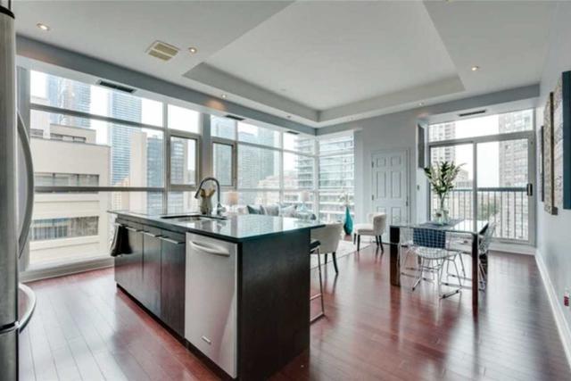 1007 - 8 Wellesley St E, Condo with 2 bedrooms, 2 bathrooms and 1 parking in Toronto ON | Image 2