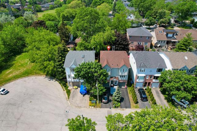 1301 Woodhill Crt, House semidetached with 3 bedrooms, 2 bathrooms and 2.5 parking in Mississauga ON | Image 27