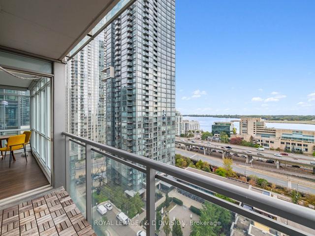 1812 - 15 Fort York Blvd, Condo with 2 bedrooms, 2 bathrooms and 1 parking in Toronto ON | Image 6