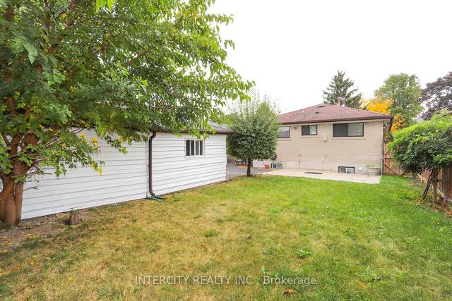 28 Monterrey Dr, House detached with 3 bedrooms, 3 bathrooms and 10 parking in Toronto ON | Image 24