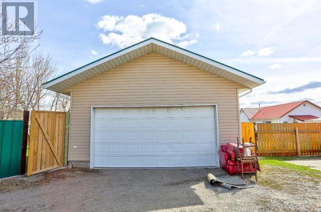 121 20 Street, House detached with 5 bedrooms, 3 bathrooms and 4 parking in Fort Macleod AB | Image 46