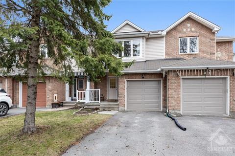 21 Milner Downs Crescent, Townhouse with 3 bedrooms, 3 bathrooms and 3 parking in Ottawa ON | Card Image