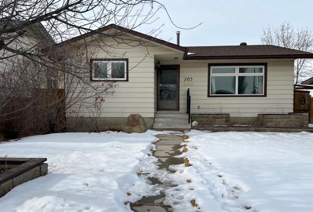 203 Fallswater Road Ne, House detached with 4 bedrooms, 2 bathrooms and 4 parking in Calgary AB | Card Image