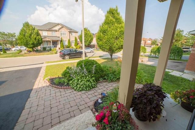 70 Pappain Cres, House detached with 4 bedrooms, 3 bathrooms and 4 parking in Brampton ON | Image 2